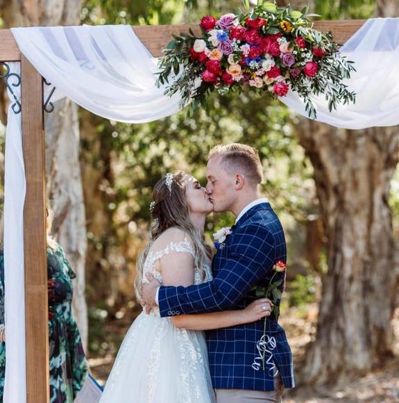 Meet your Posher, Nicole - Picture 1 of 1